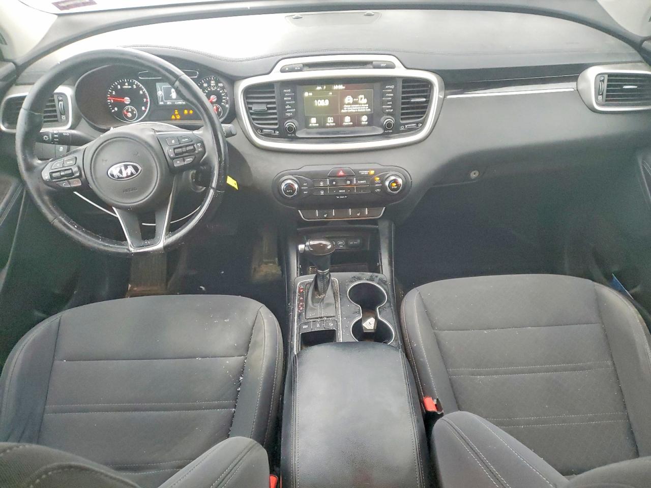 2017 KIA SORENTO LX photo 8