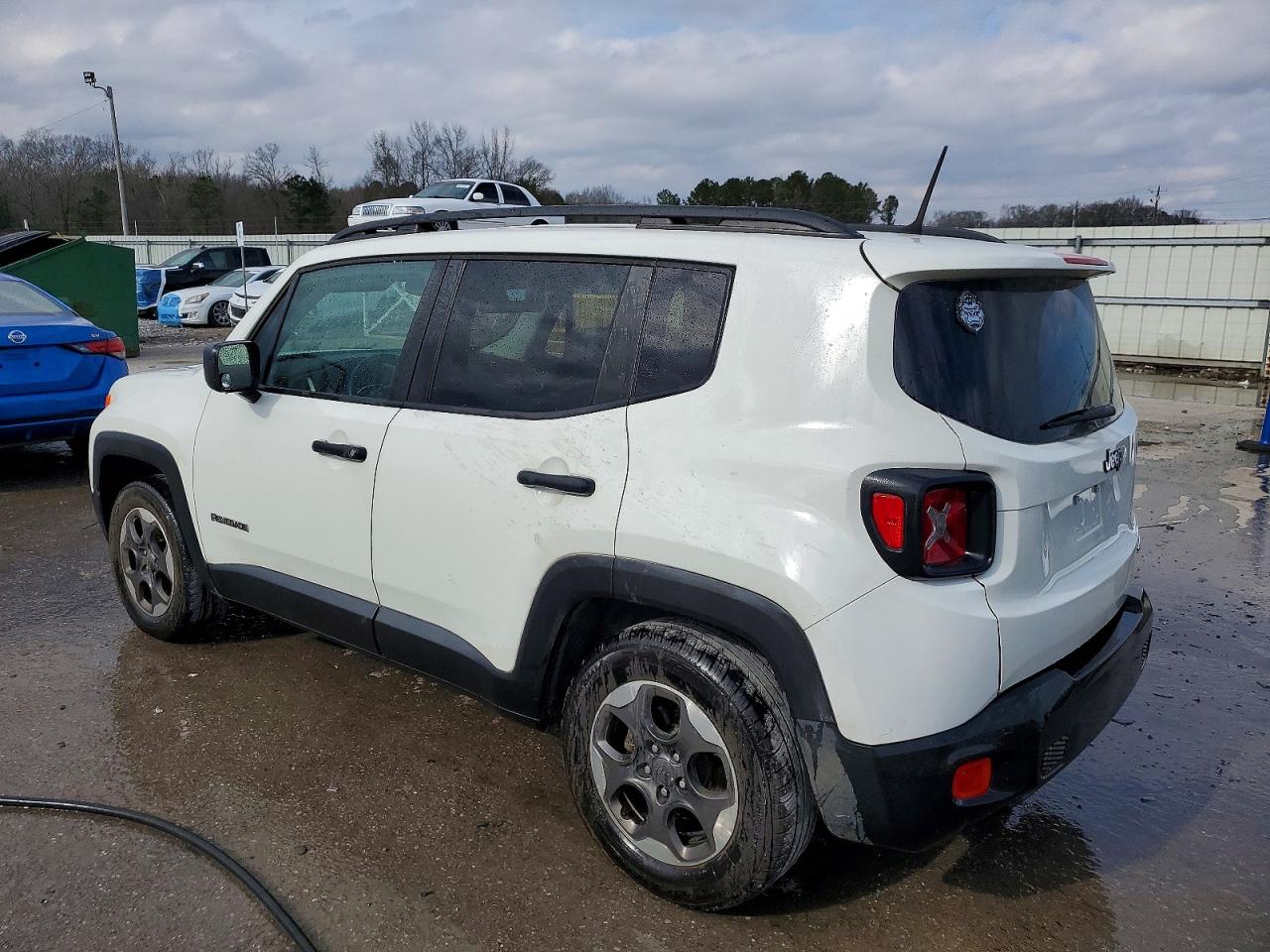 2017 JEEP RENEGADE SPORT photo 2