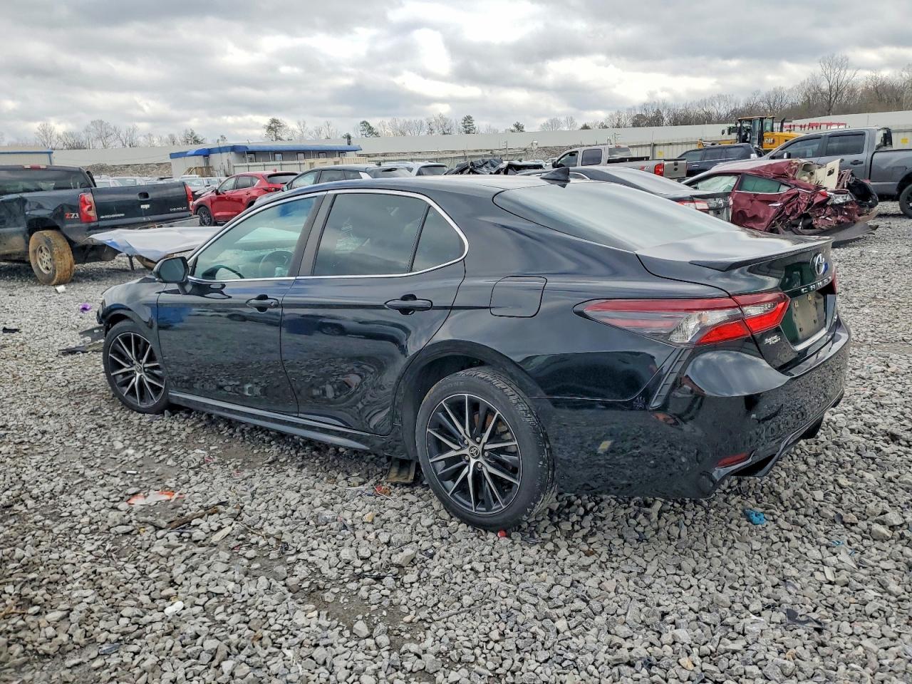 2022 TOYOTA CAMRY SE photo 2