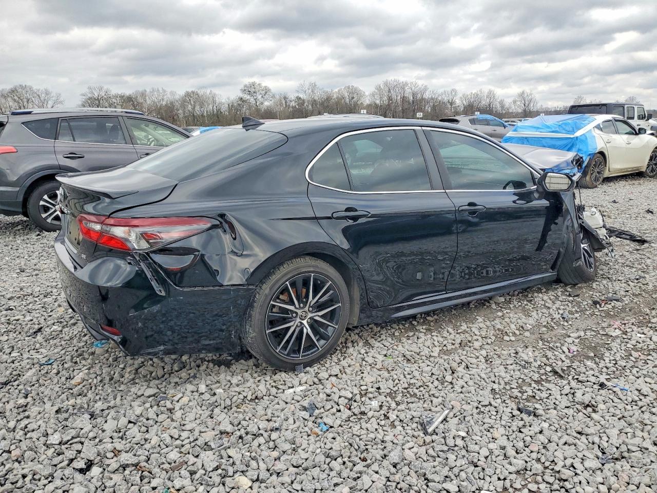 2022 TOYOTA CAMRY SE photo 3
