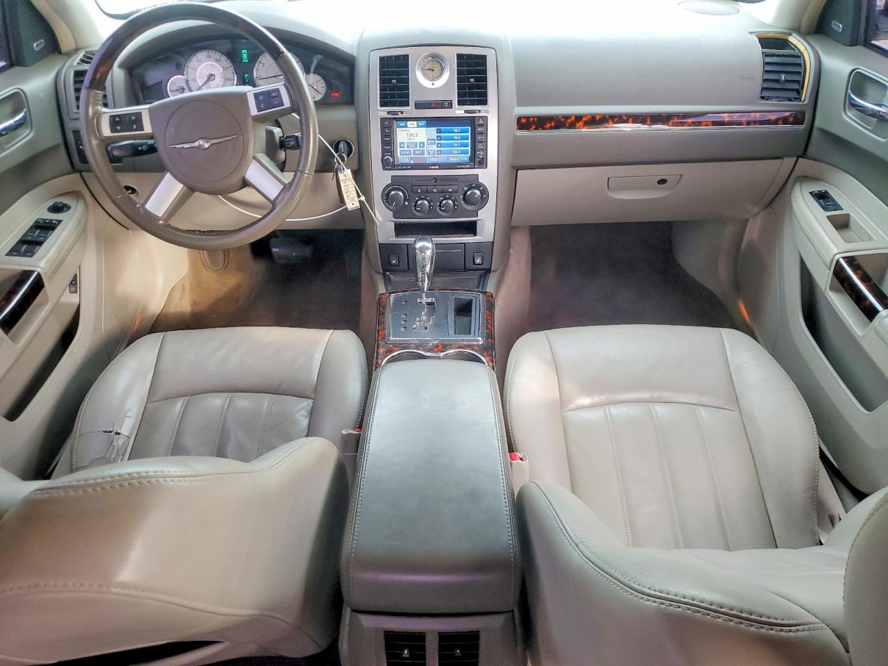 2010 CHRYSLER 300C photo 8