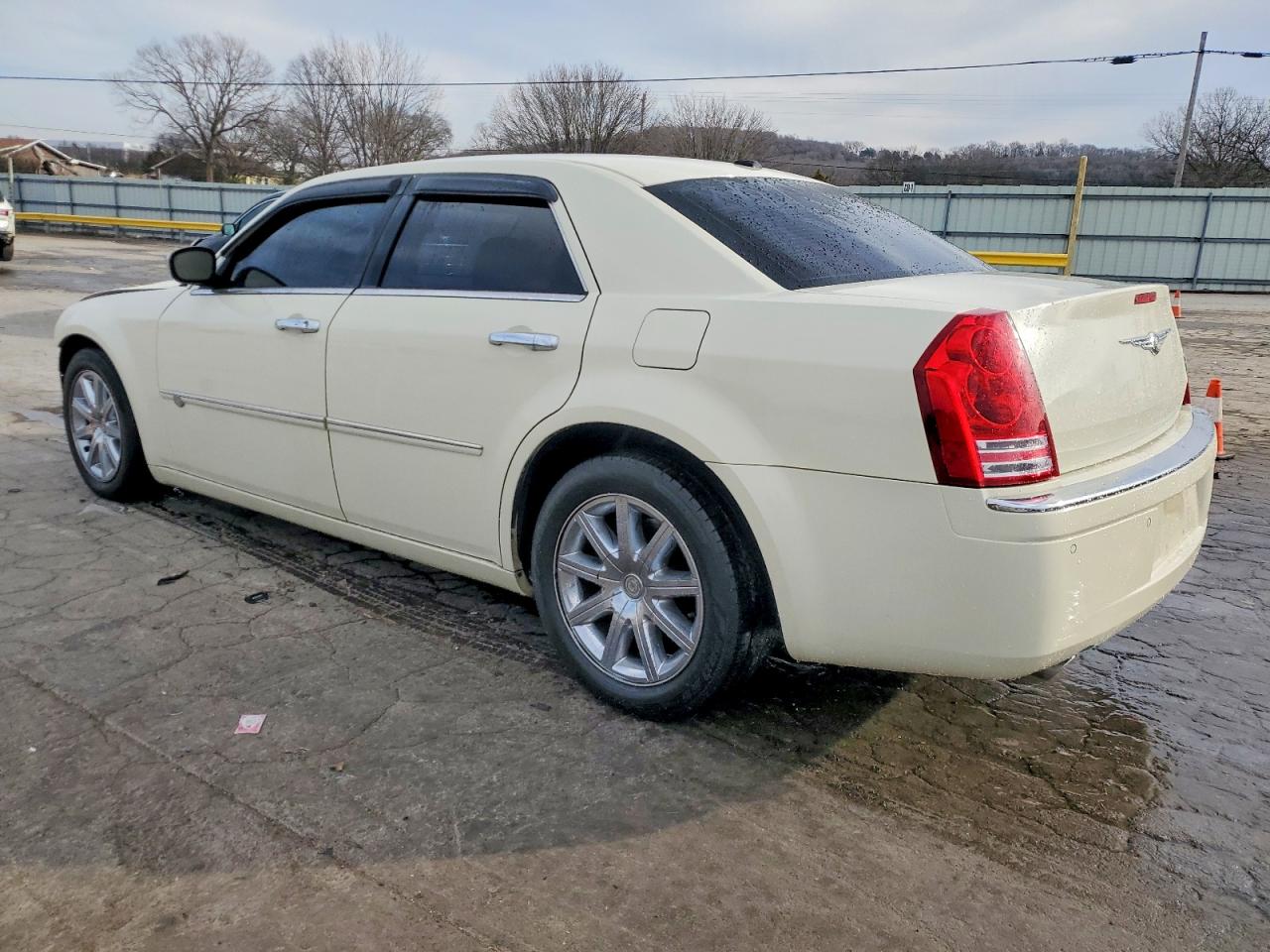 2010 CHRYSLER 300C photo 2