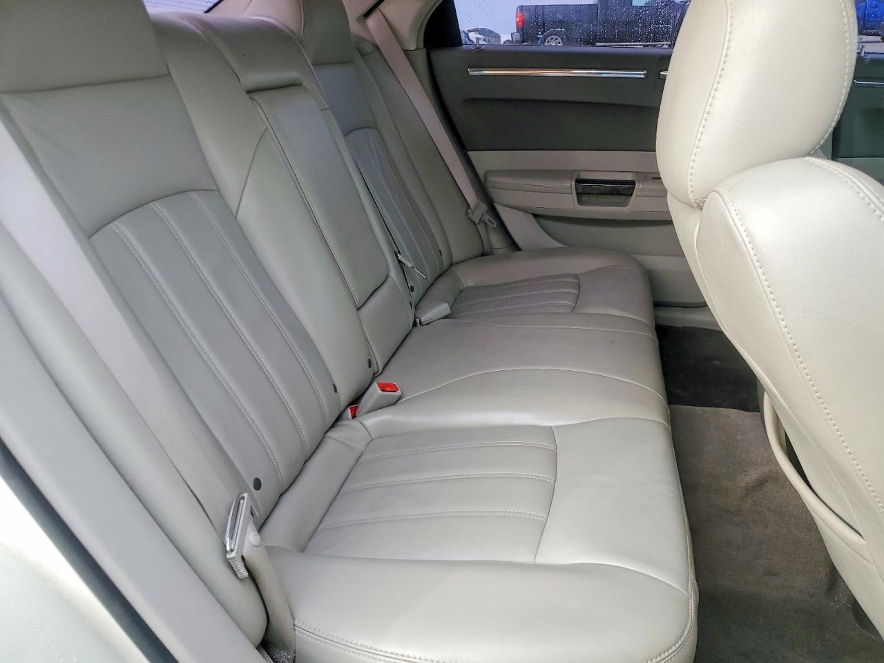 2010 CHRYSLER 300C photo 10