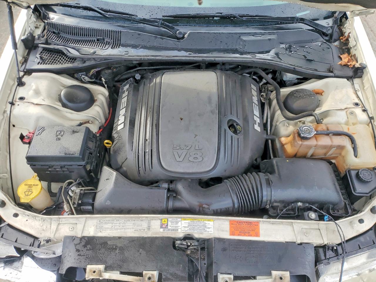 2010 CHRYSLER 300C photo 11