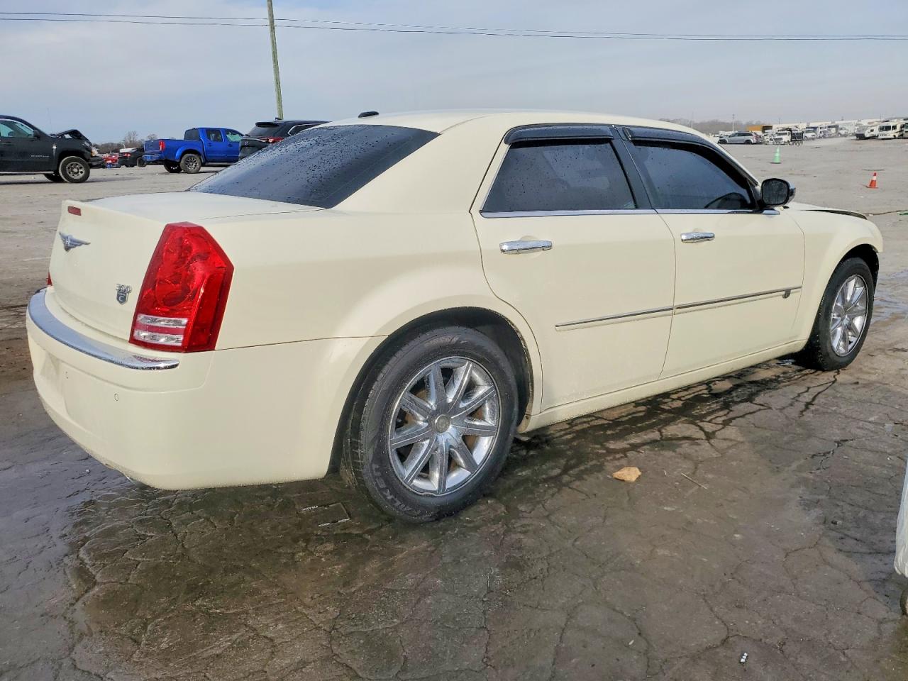 2010 CHRYSLER 300C photo 3