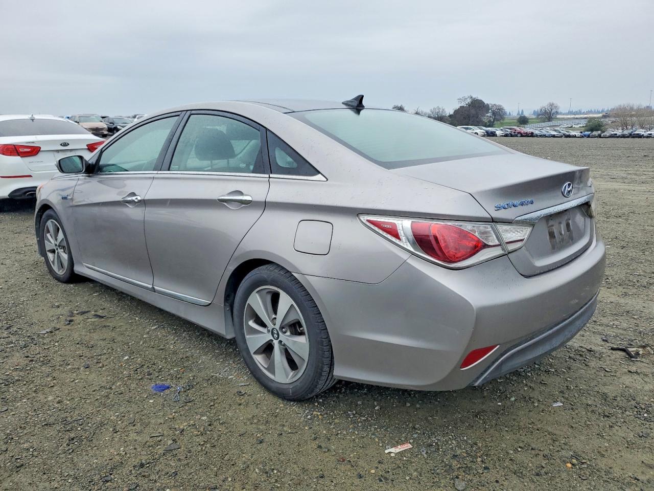 2011 HYUNDAI SONATA HYBRID photo 2