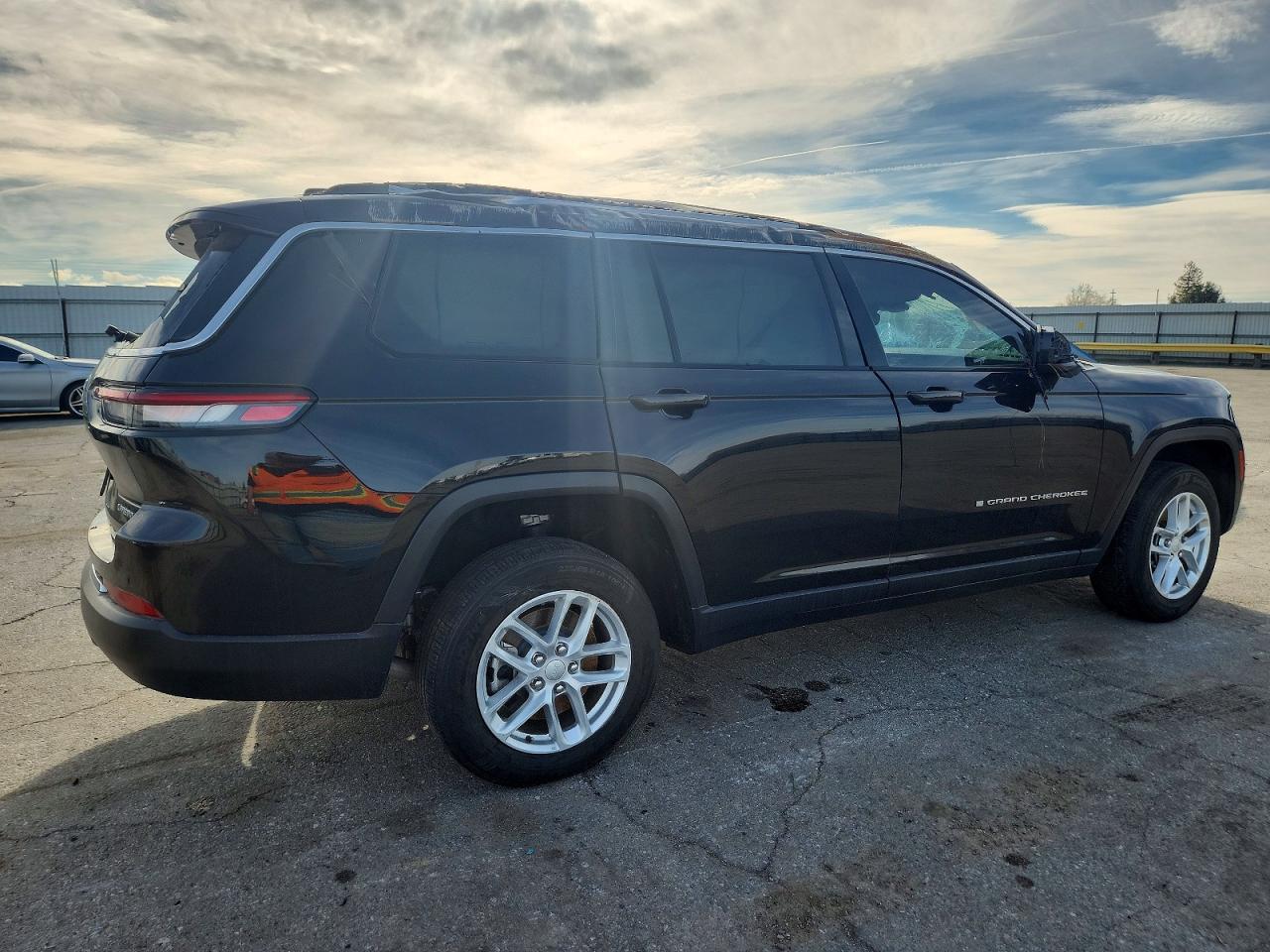 2023 JEEP GRAND CHEROKEE L LAREDO photo 5