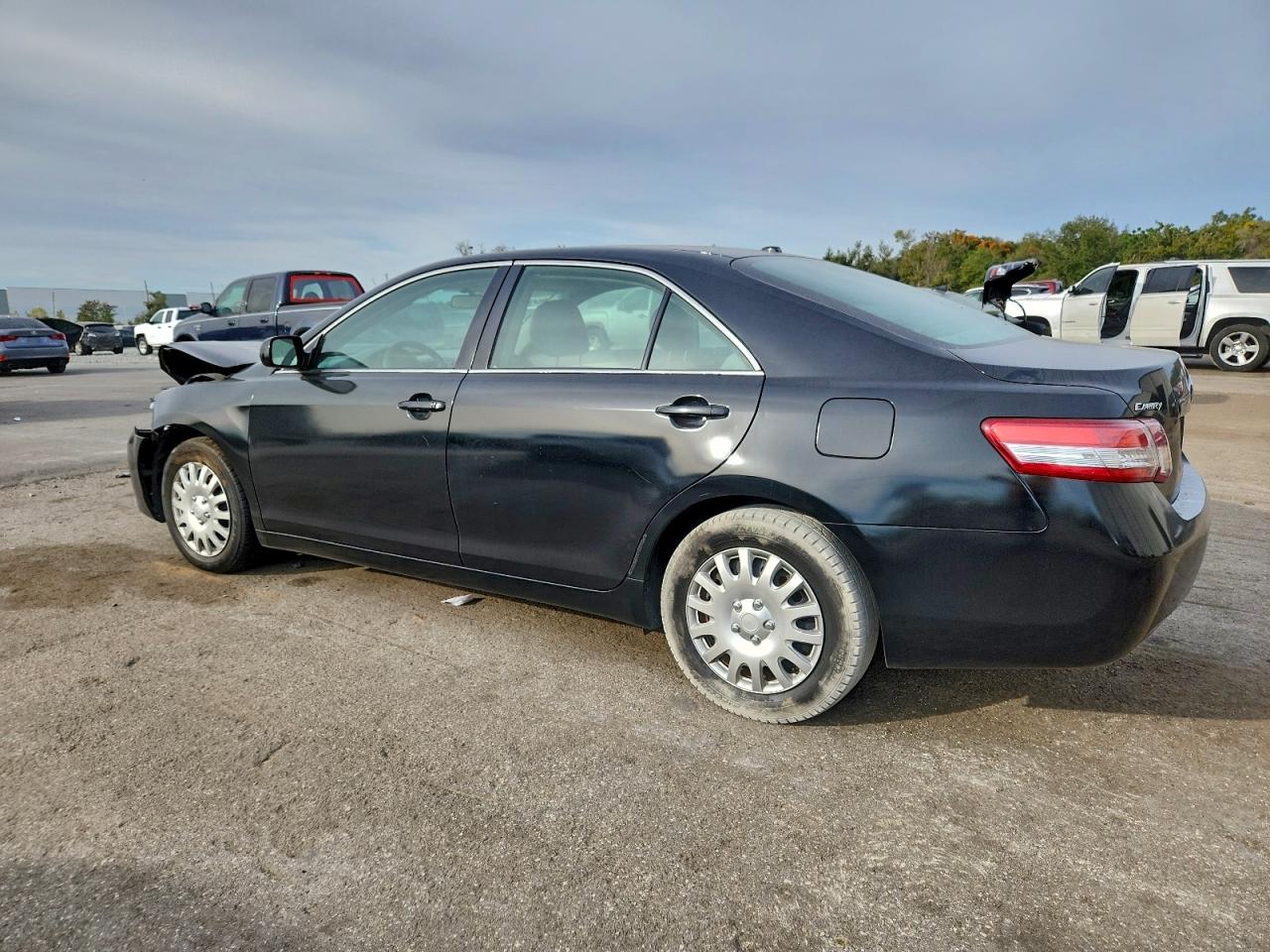 2011 TOYOTA CAMRY BASE photo 2