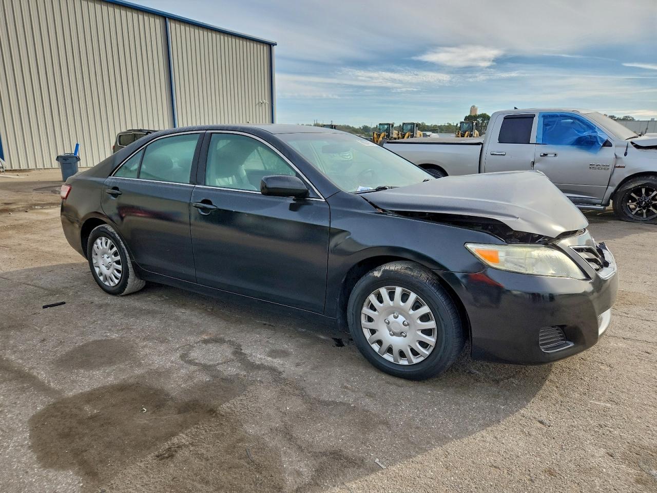 2011 TOYOTA CAMRY BASE photo 4