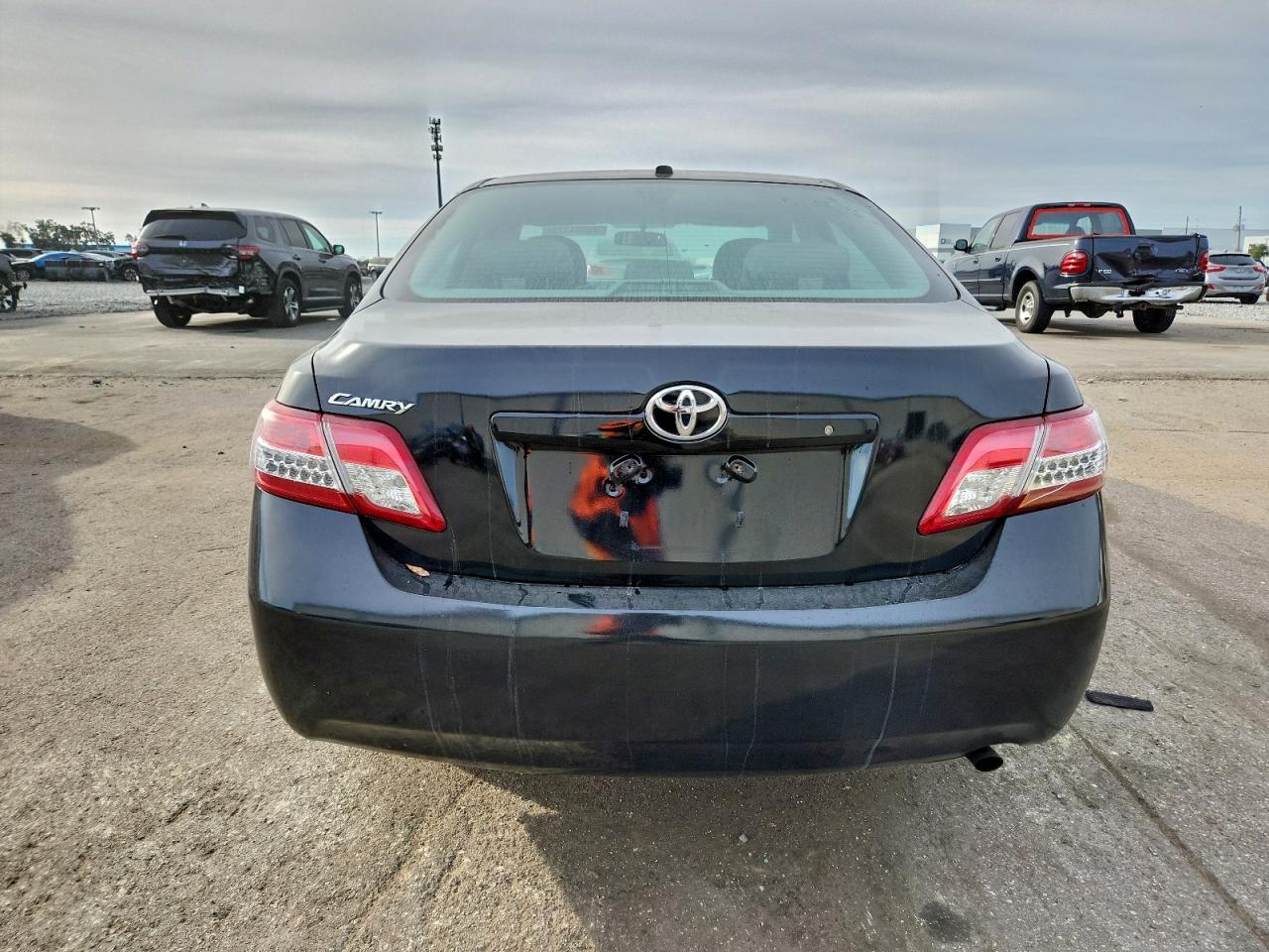 2011 TOYOTA CAMRY BASE photo 6