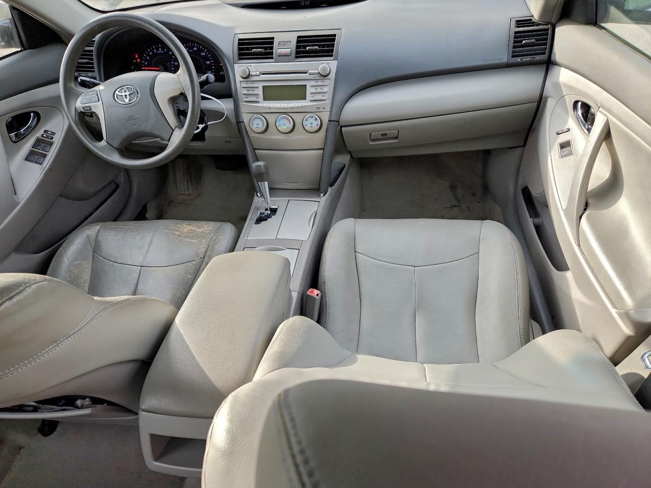 2011 TOYOTA CAMRY BASE photo 8