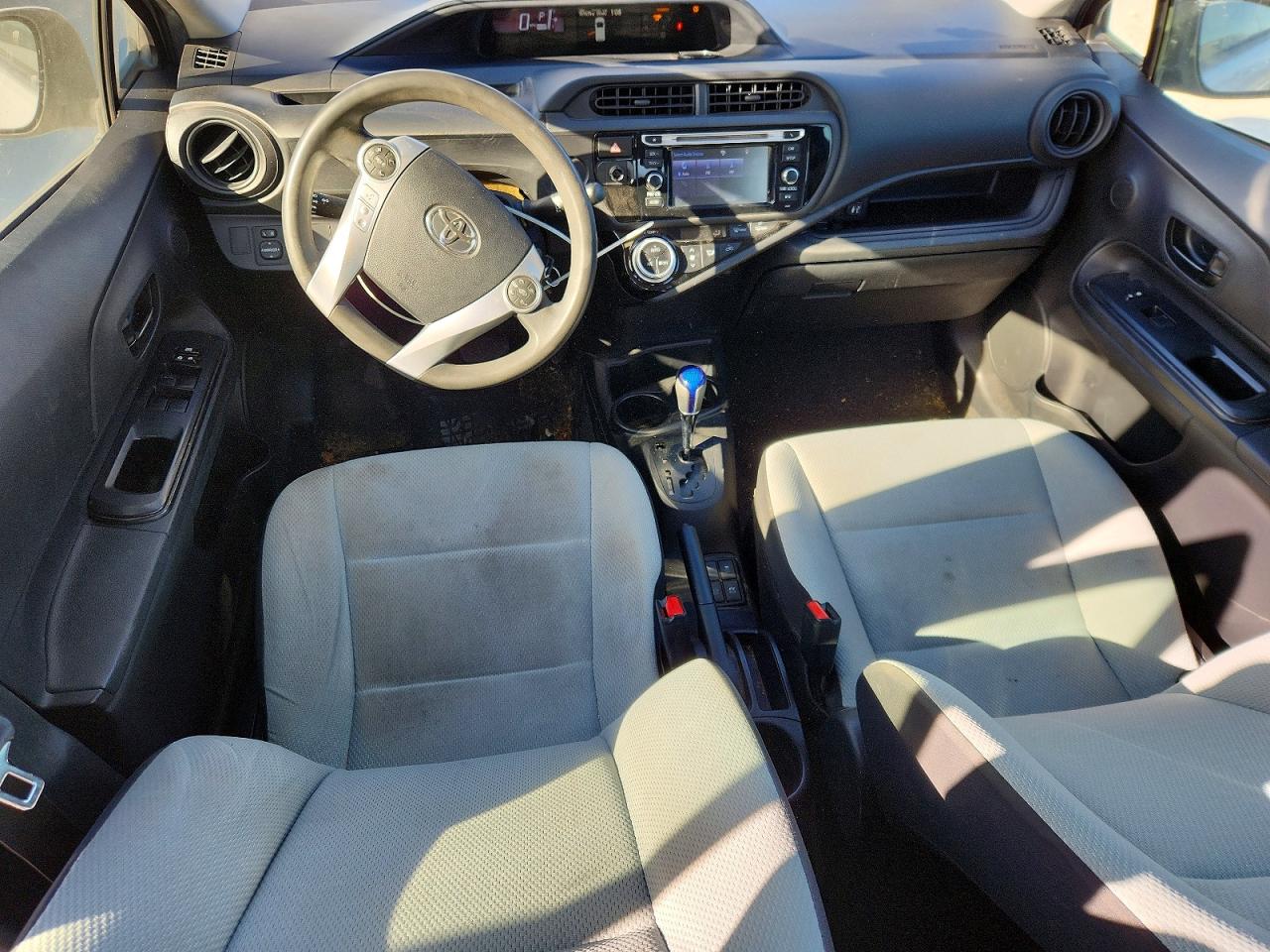 2015 TOYOTA PRIUS C photo 8