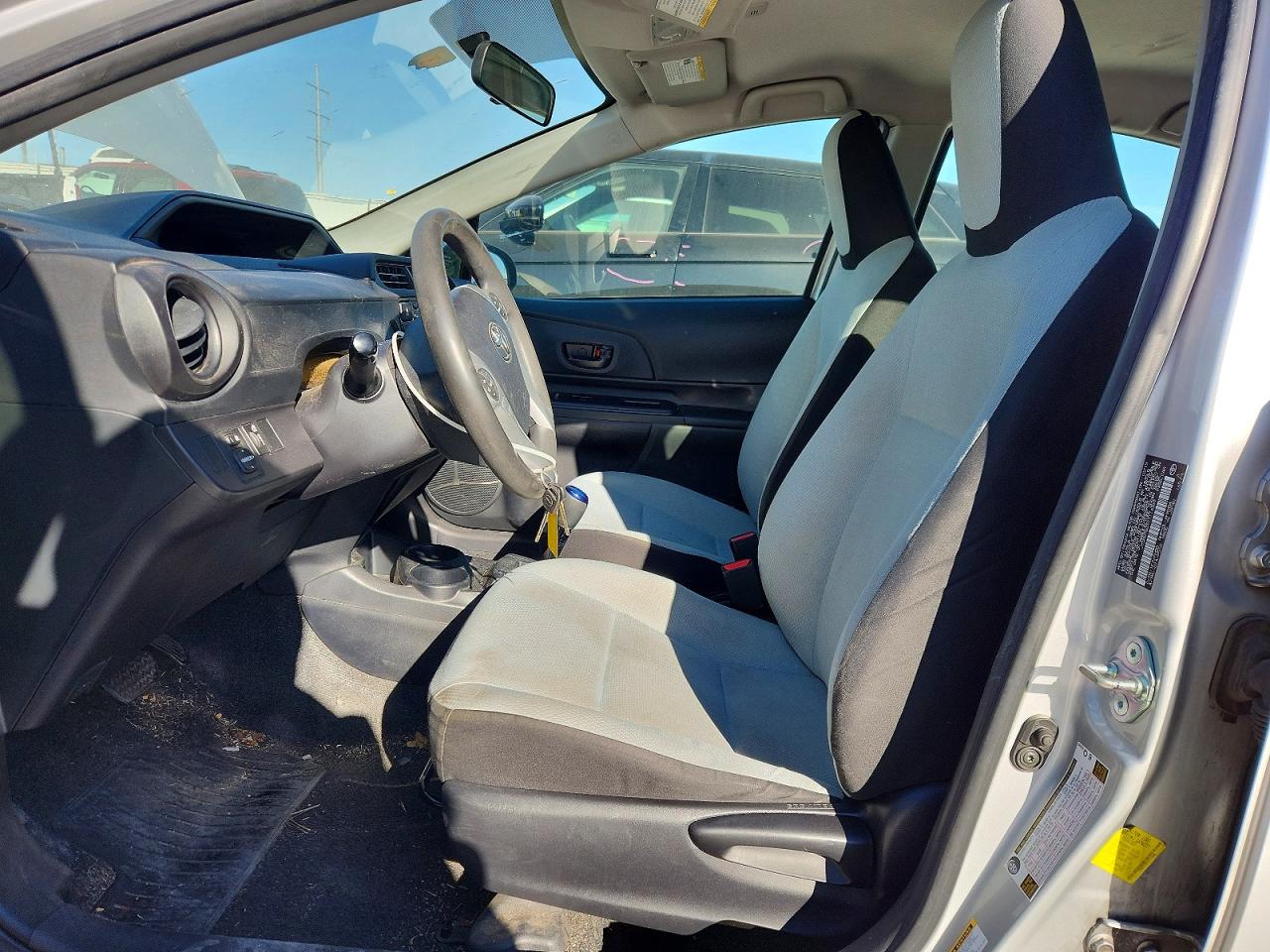 2015 TOYOTA PRIUS C photo 7