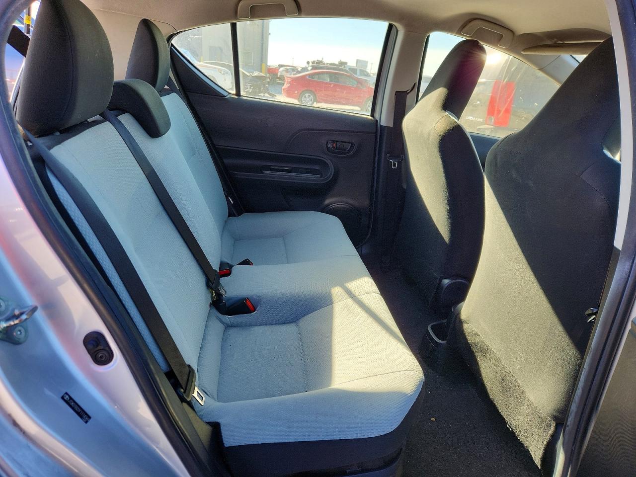 2015 TOYOTA PRIUS C photo 10