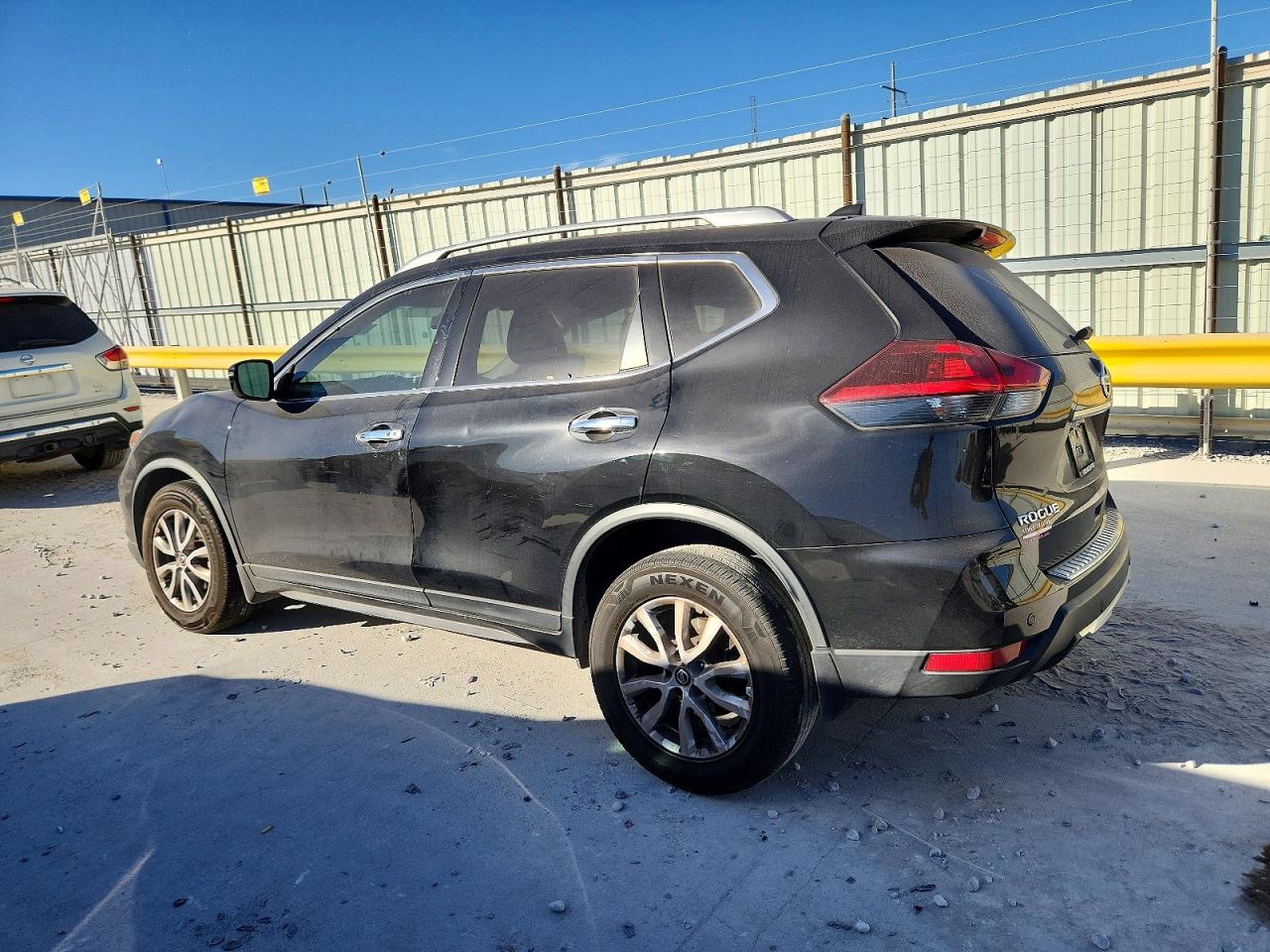 2019 NISSAN ROGUE S photo 2