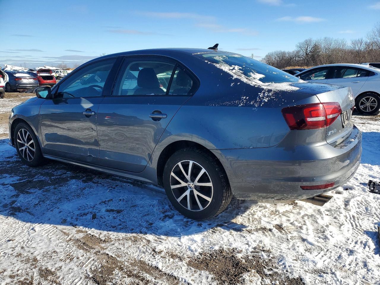 2016 VOLKSWAGEN JETTA photo 2