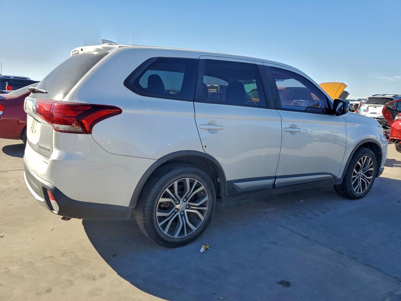 2017 MITSUBISHI OUTLANDER ES photo 3