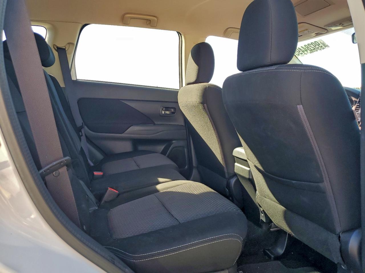 2017 MITSUBISHI OUTLANDER ES photo 11