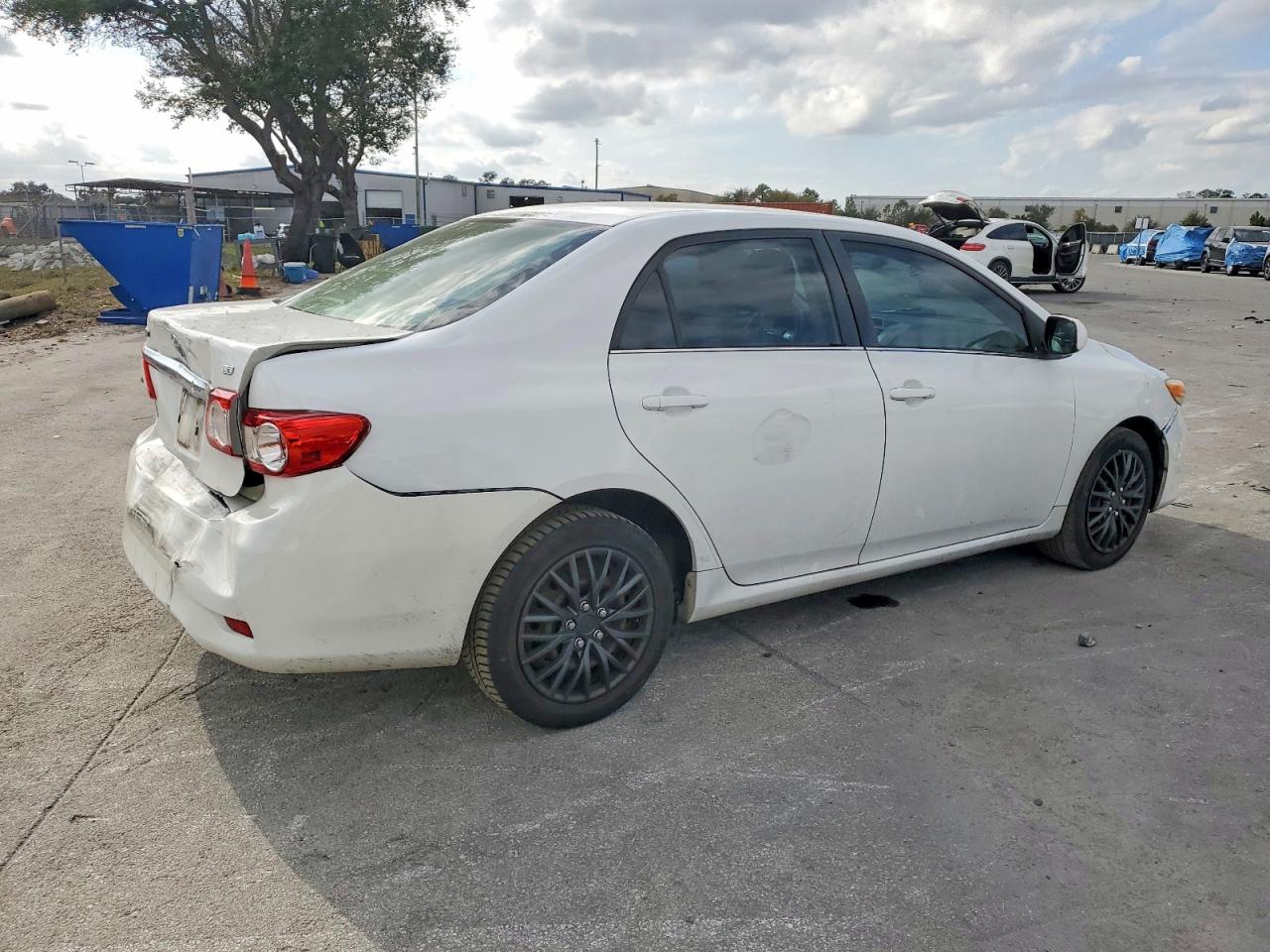 2013 TOYOTA COROLLA BASE photo 3