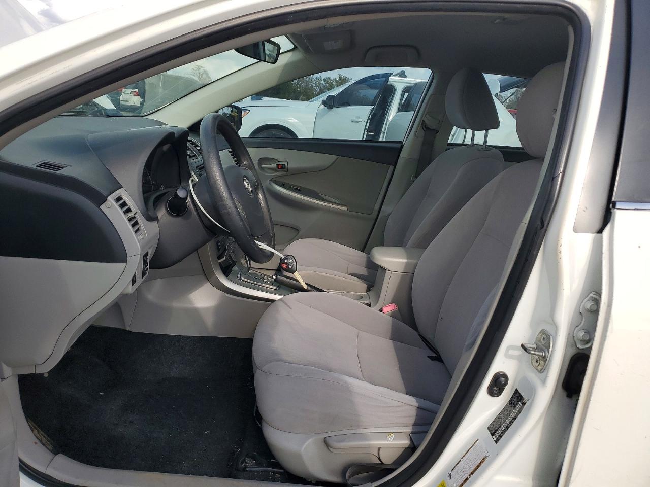 2013 TOYOTA COROLLA BASE photo 7