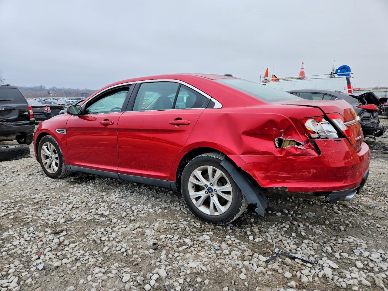 2011 FORD TAURUS SEL photo 2
