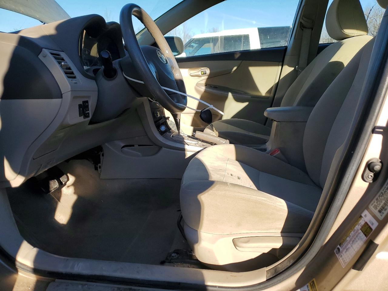 2010 TOYOTA COROLLA BASE photo 13