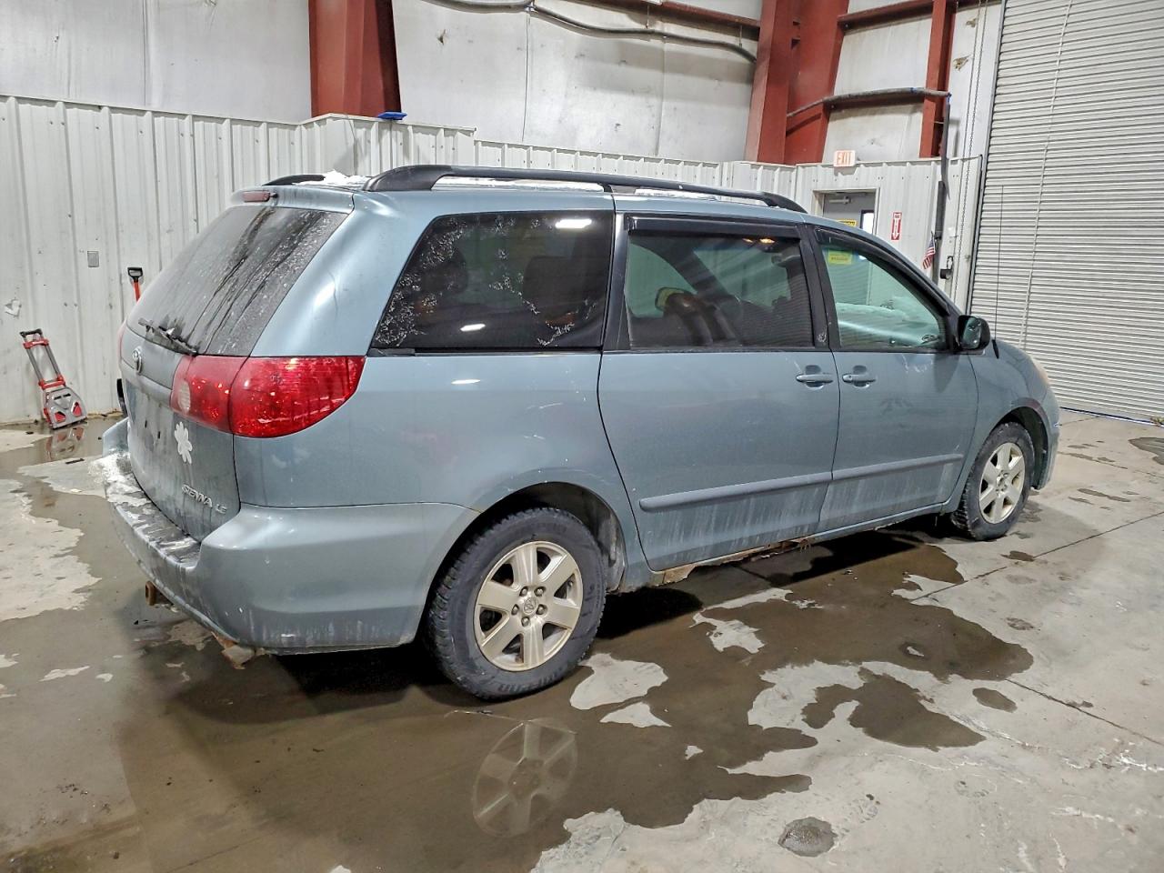 2009 TOYOTA SIENNA CE photo 3