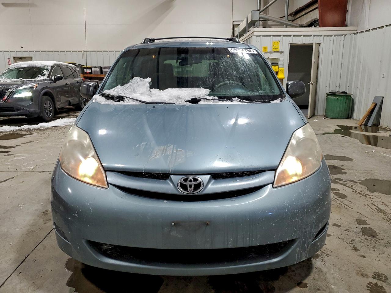 2009 TOYOTA SIENNA CE photo 5