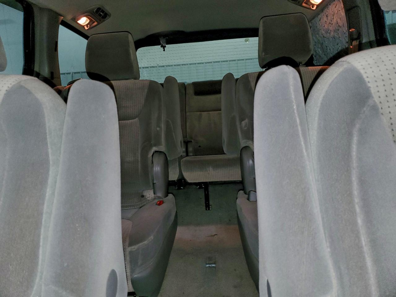 2009 TOYOTA SIENNA CE photo 10