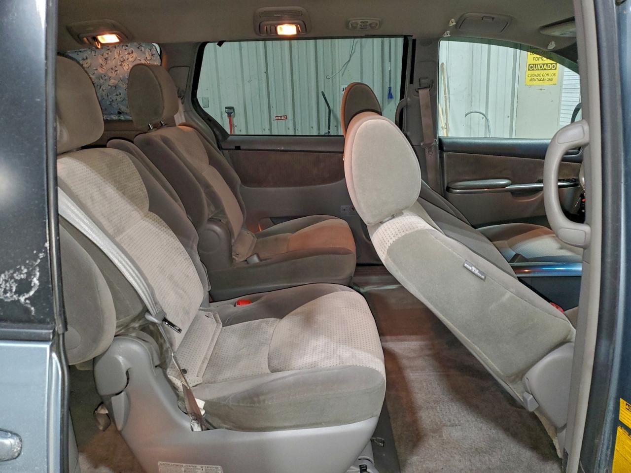 2009 TOYOTA SIENNA CE photo 11