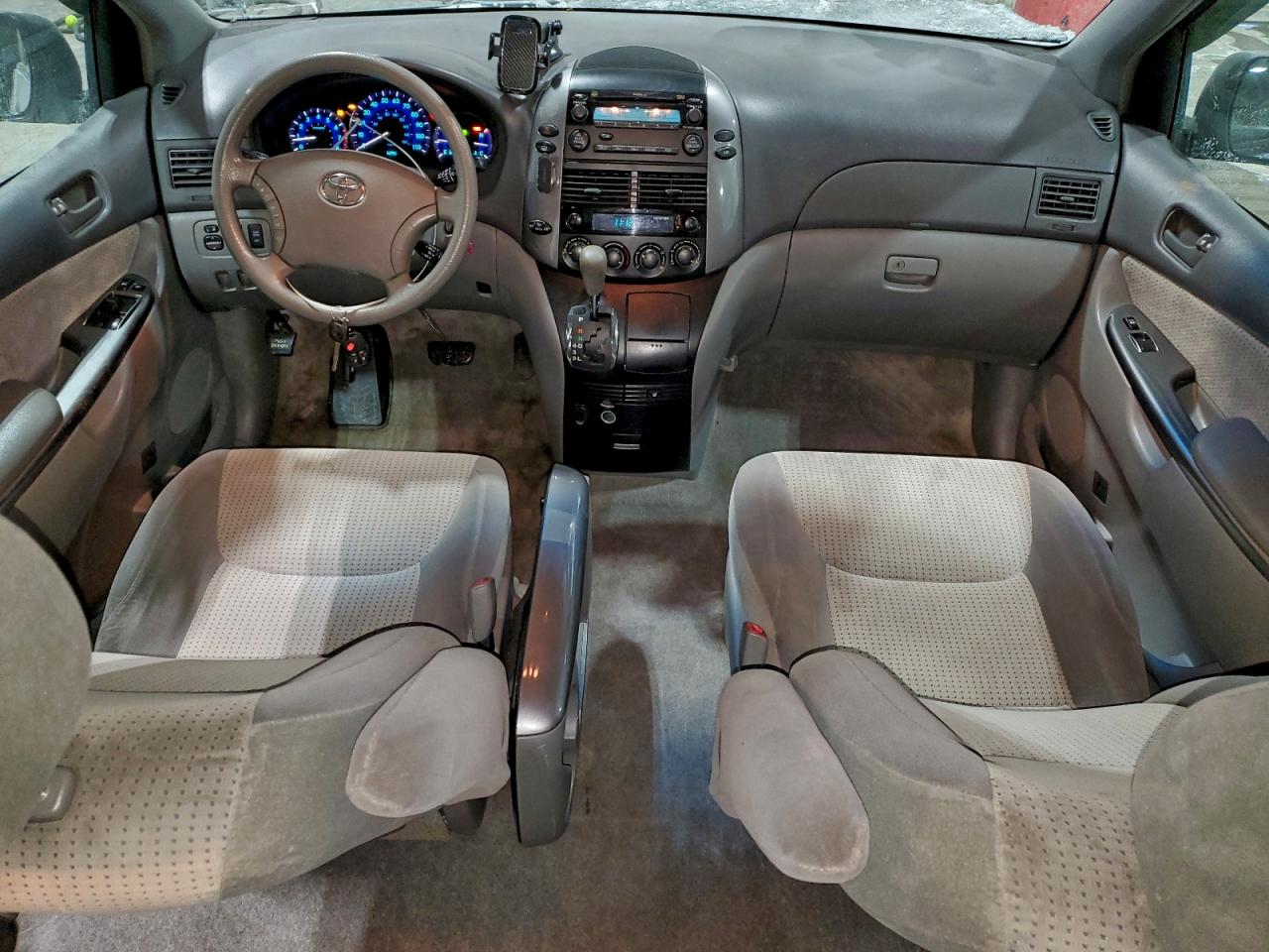 2009 TOYOTA SIENNA CE photo 8