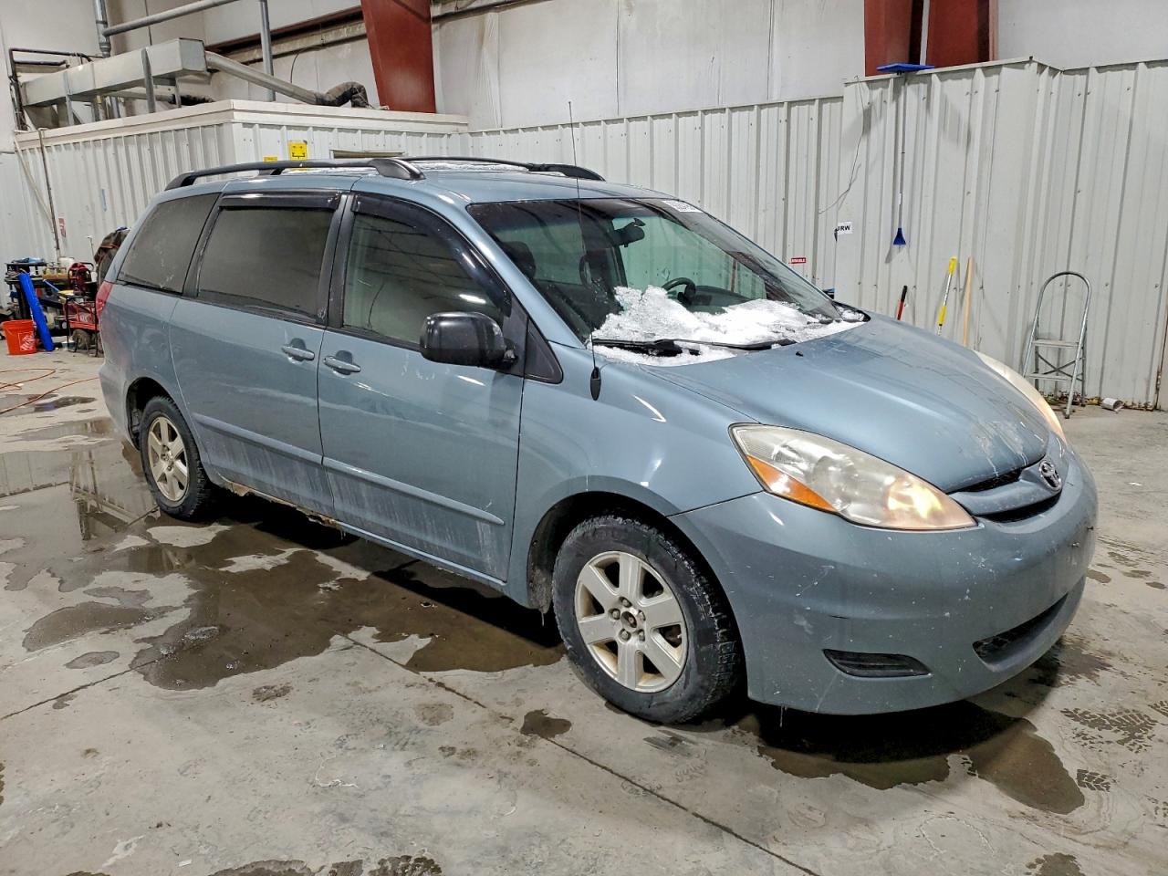 2009 TOYOTA SIENNA CE photo 4
