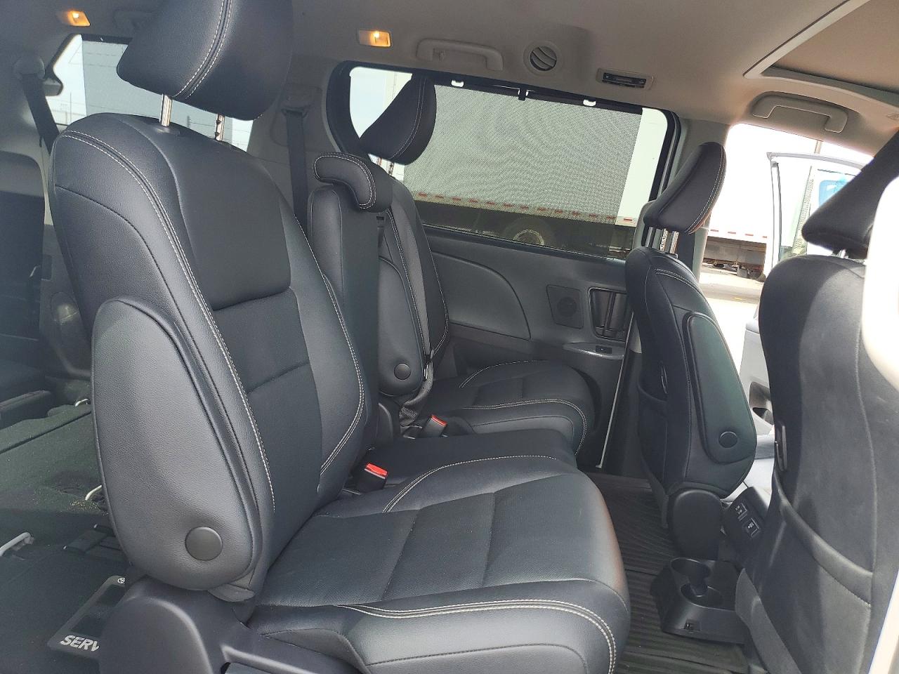 2020 TOYOTA SIENNA SE photo 11