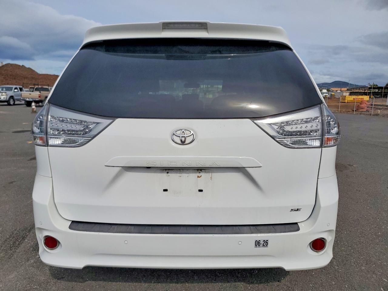 2020 TOYOTA SIENNA SE photo 6