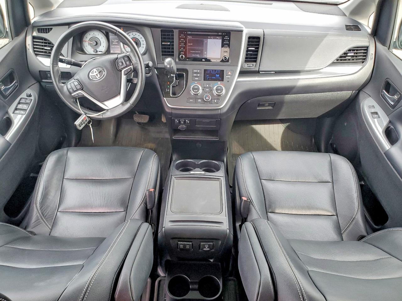 2020 TOYOTA SIENNA SE photo 8