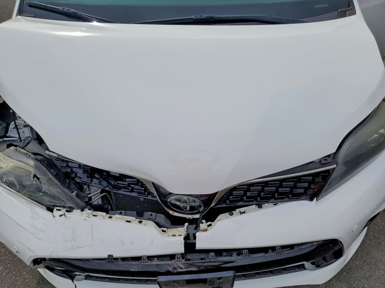 2020 TOYOTA SIENNA SE photo 12