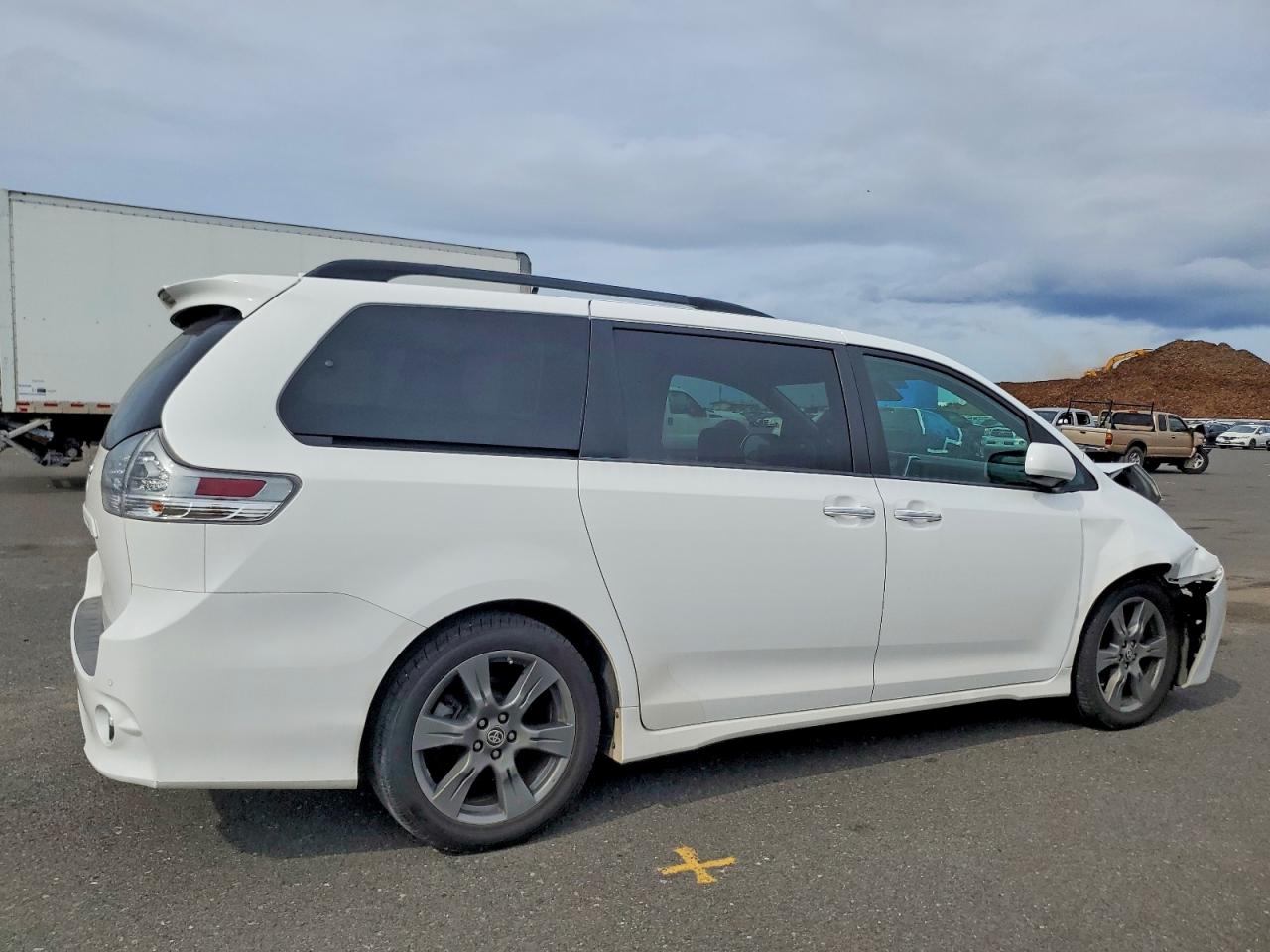 2020 TOYOTA SIENNA SE photo 3