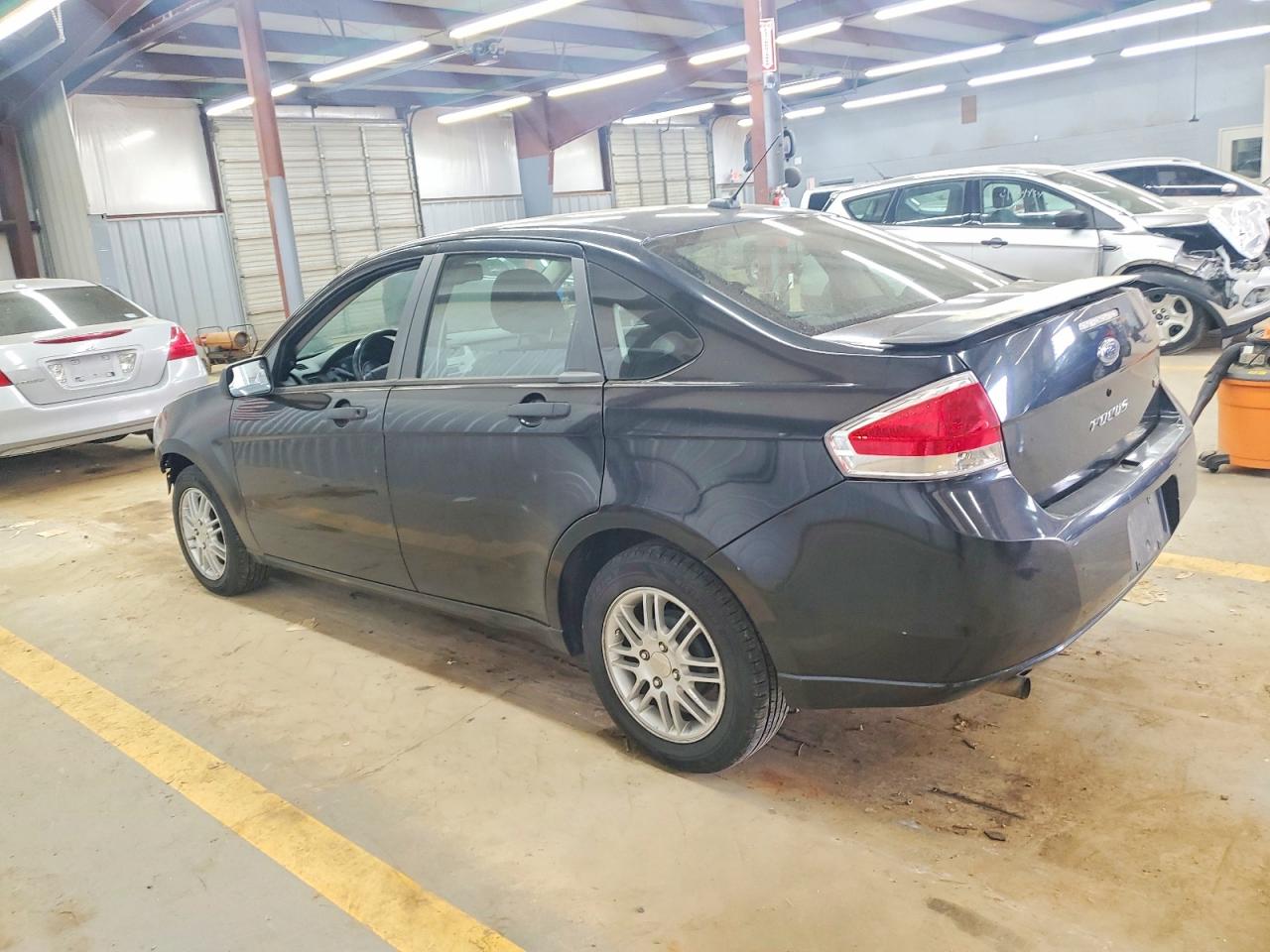 2008 FORD FOCUS SE photo 2