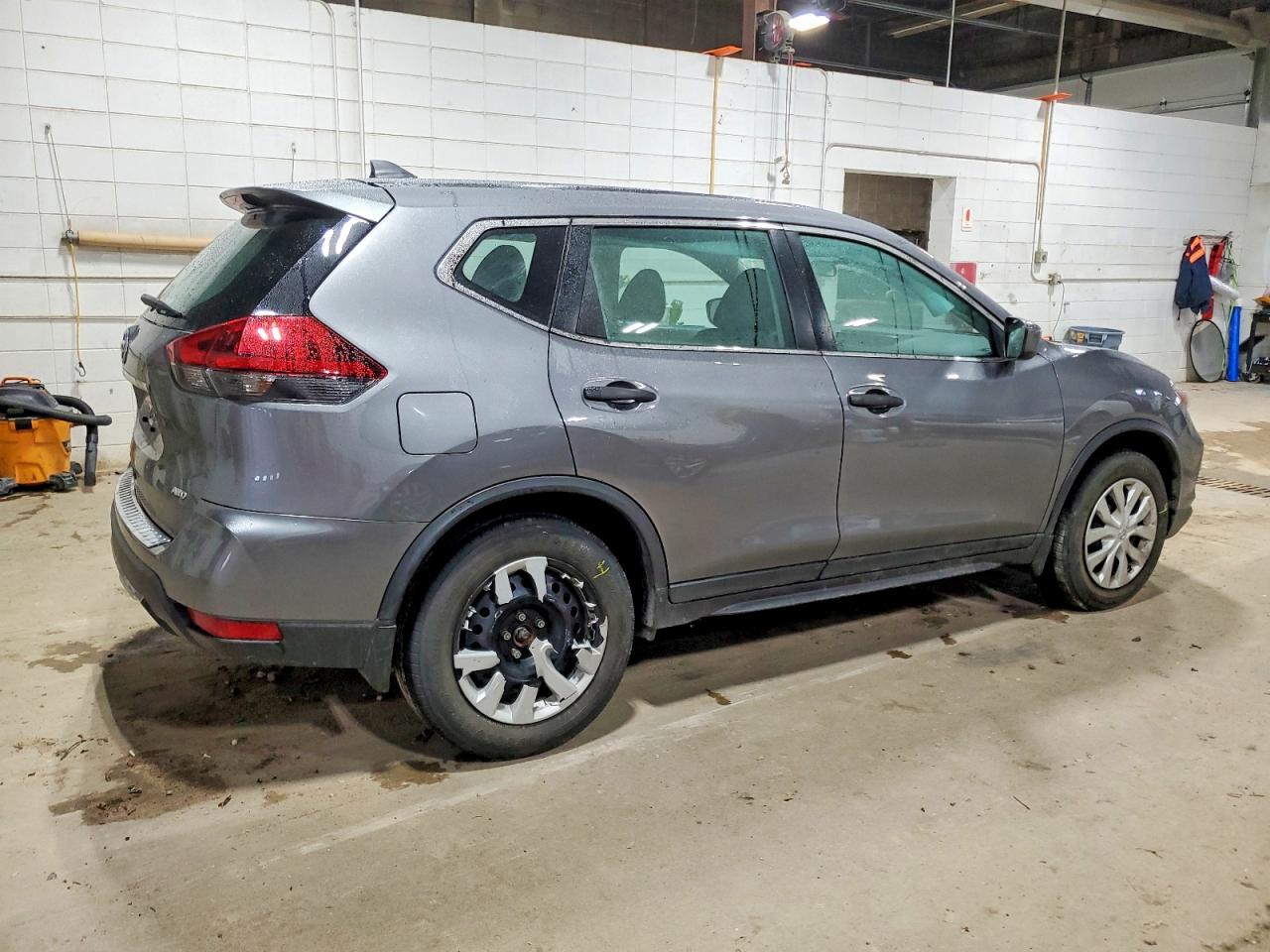 2018 NISSAN ROGUE S photo 3