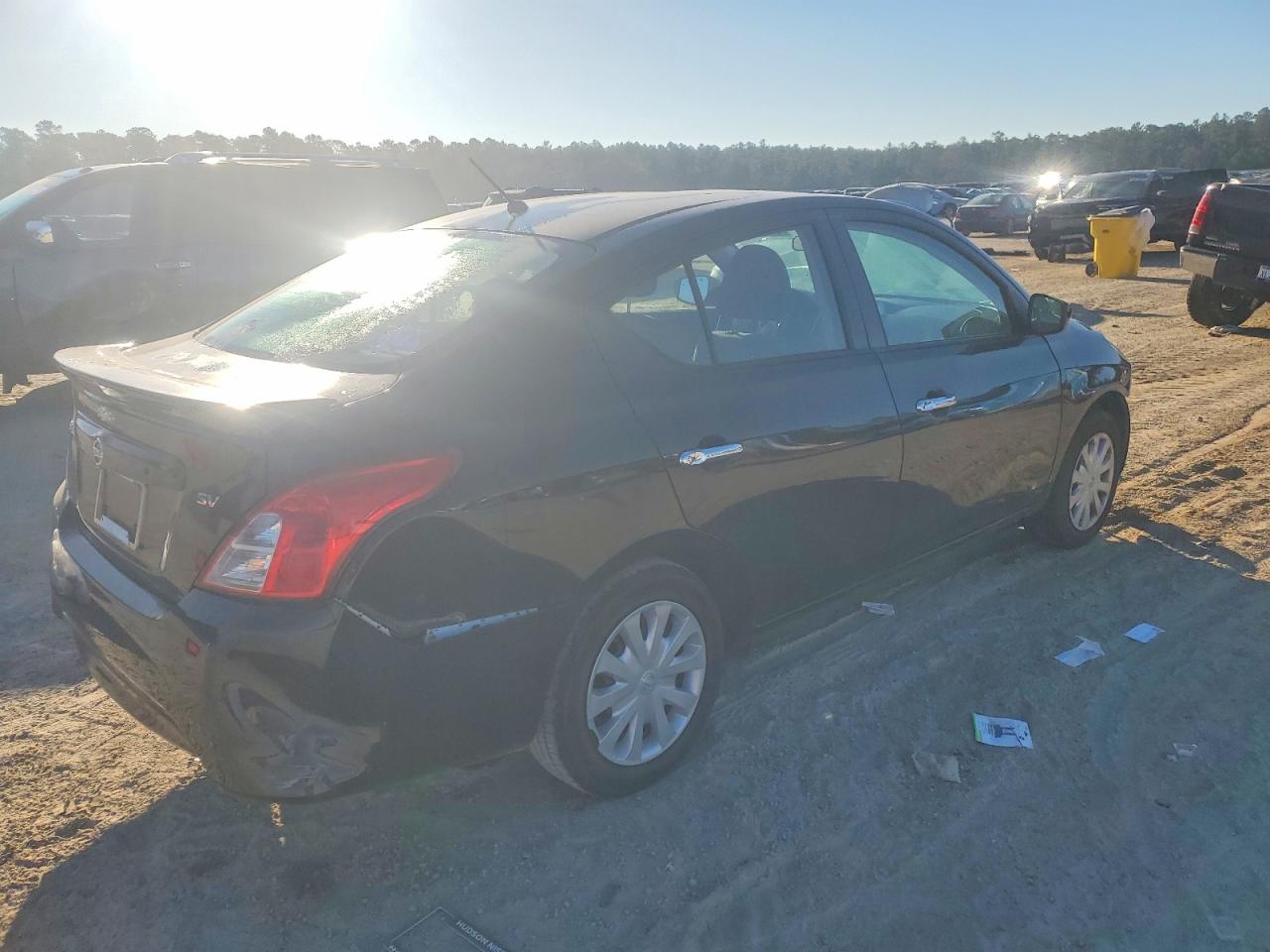 2019 NISSAN VERSA photo 3