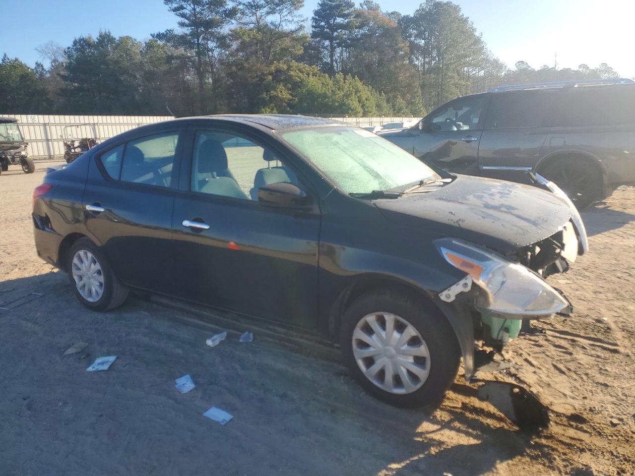 2019 NISSAN VERSA photo 4