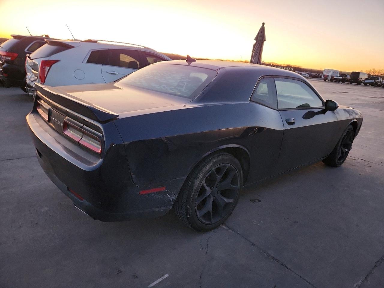2016 DODGE CHALLENGER SXT photo 3