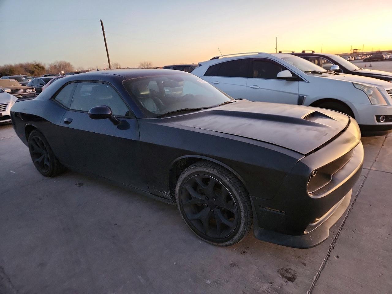 2016 DODGE CHALLENGER SXT photo 4