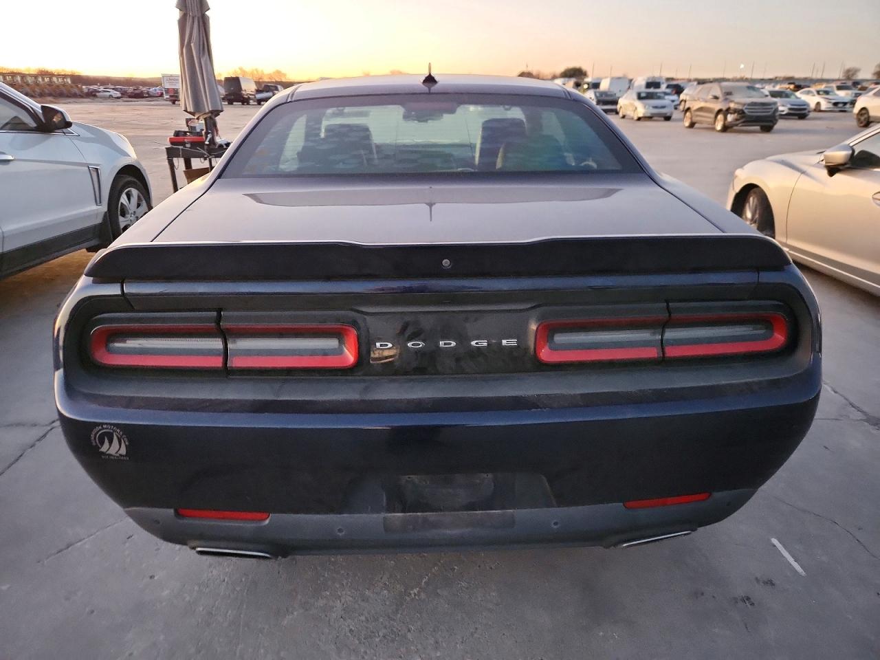 2016 DODGE CHALLENGER SXT photo 6