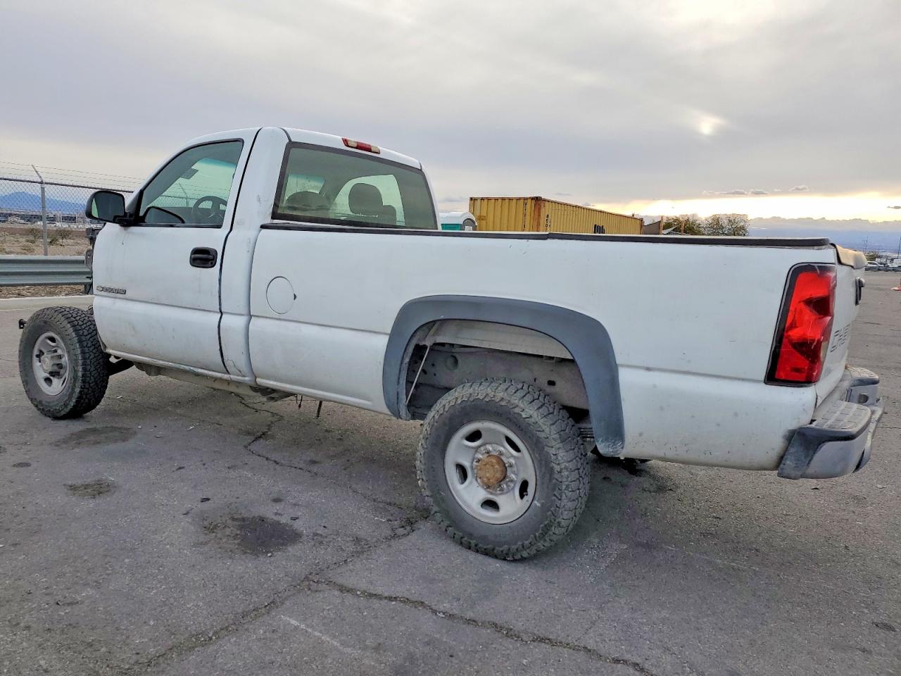 2005 CHEVROLET SILVERADO C2500 HEAVY DUTY photo 2