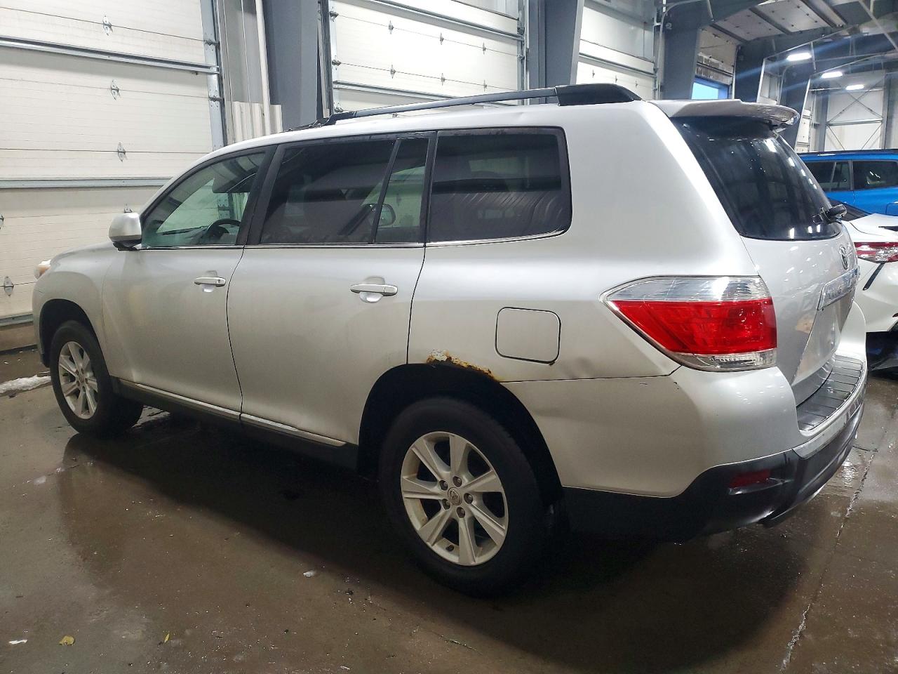 2012 TOYOTA HIGHLANDER BASE photo 2