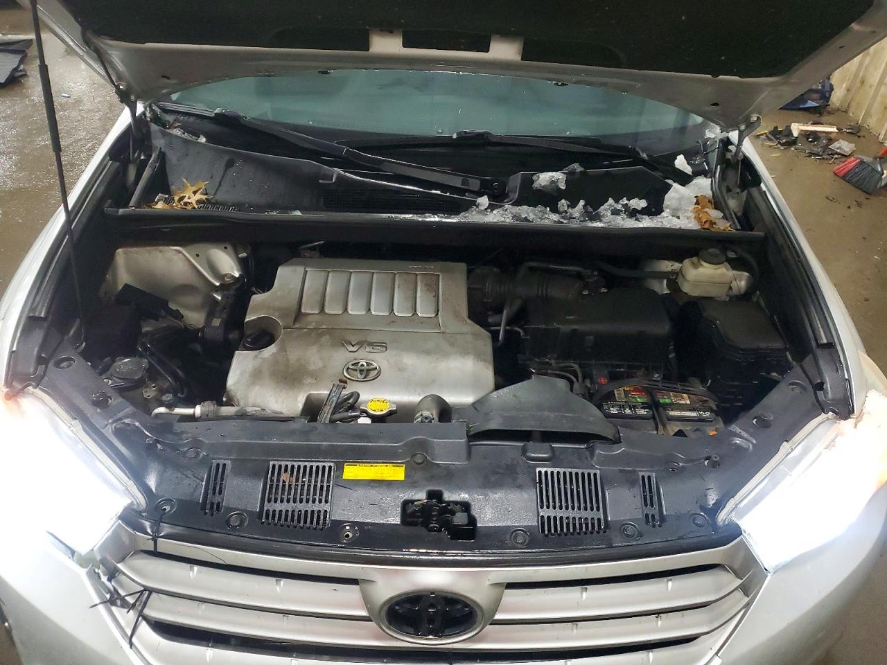 2012 TOYOTA HIGHLANDER BASE photo 12