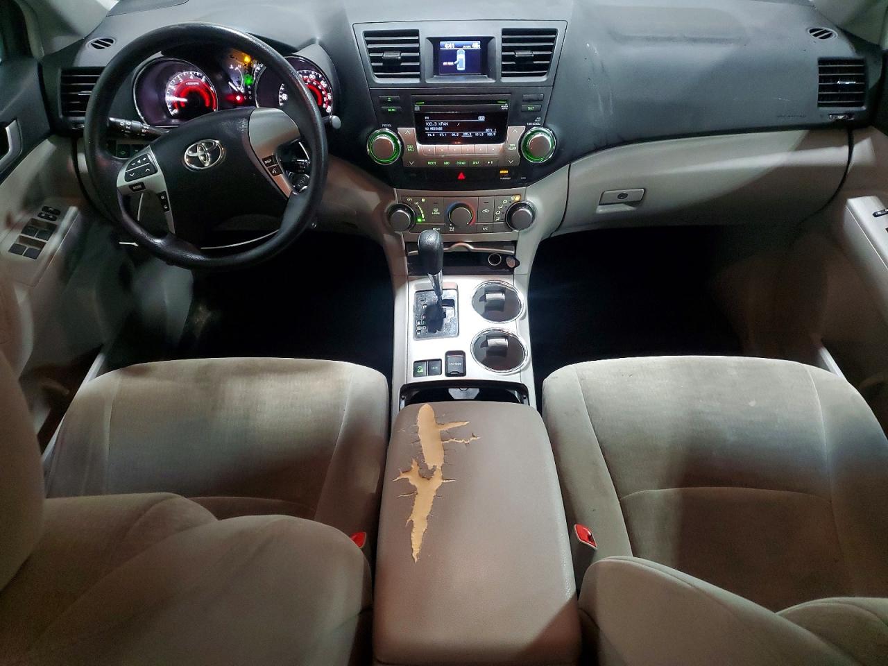 2012 TOYOTA HIGHLANDER BASE photo 8