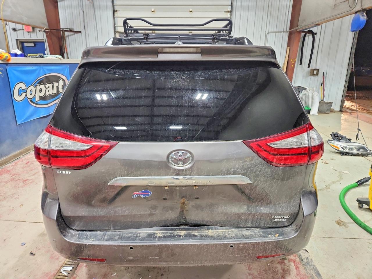 2016 TOYOTA SIENNA XLE photo 6