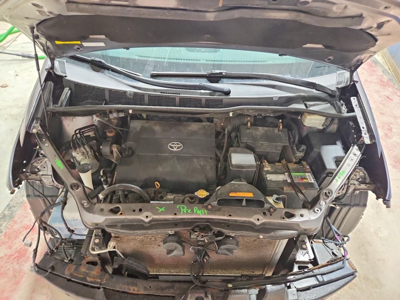 2016 TOYOTA SIENNA XLE photo 12